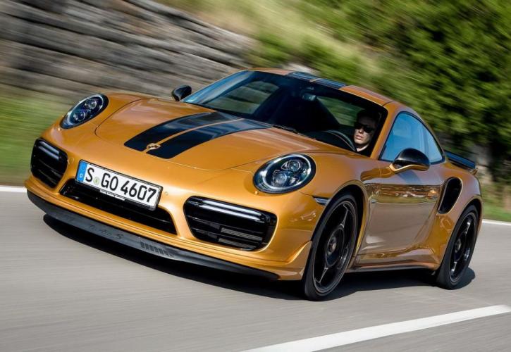 Ξεχωριστές πινελιές για τις Porsche 911 Turbo S (vid)