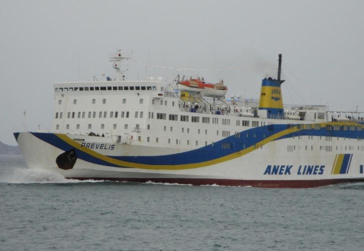 Ελαφρά πρόσκρουση του "Πρέβελης" στο λιμάνι της Καρπάθου