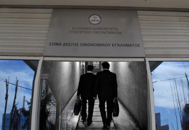 Σφίγγει ο κλοιός για τους καταθέτες του εξωτερικού