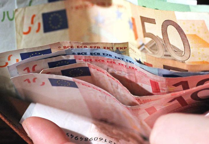 Εξετάζεται όριο στο ύψος των φορολογικών και ασφαλιστικών επιβαρύνσεων