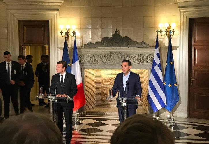 Μακρόν: Όχι σε νέους όρους από το ΔΝΤ