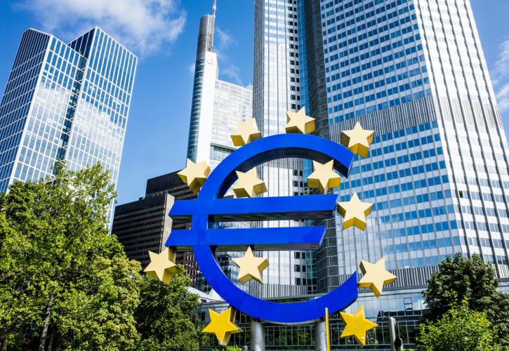 Ευρωζώνη: Η αβεβαιότητα λόγω της τραπεζικής αναταραχής επηρεάζει τις προοπτικές για τα επιτόκια και την ανάπτυξη