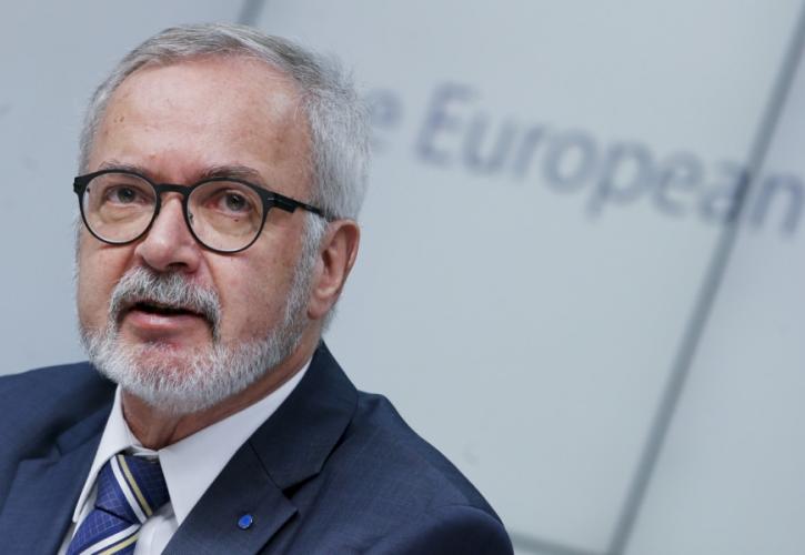 Ερευνάται για διαφθορά και υπεξαίρεση ο πρώην πρόεδρος της ΕΤΕπ, Βέρνερ Χόιερ