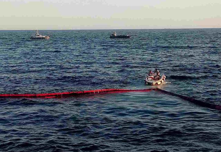 Μαύρη Θάλασσα: Η πετρελαιοκηλίδα από την βύθιση δυο ρωσικών τάνκερ καλύπτει σχεδόν 50 χλμ ακτογραμμής