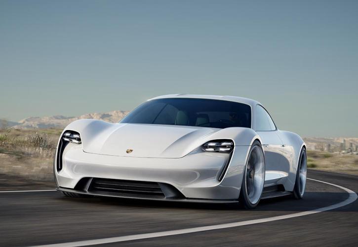 Το 2019 θα δούμε την ηλεκτρική Porsche (pics & vid)