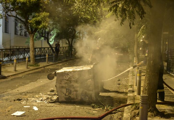 Επίθεση με μολότοφ σε διμοιρία των ΜΑΤ στα Εξάρχεια – Τρεις προσαγωγές