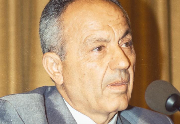 Πέθανε ο Νίκος Γρυλλάκης