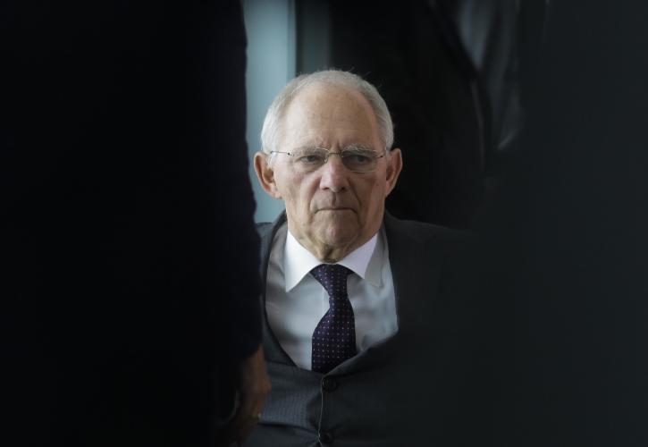 Σόιμπλε: «Όχι» σε μέτρα για το ελληνικό χρέος το 2018 (vid)