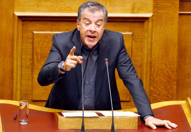 Θεοδωράκης: Ο Τσίπρας μετακινείται όπου και όταν τον βολεύει