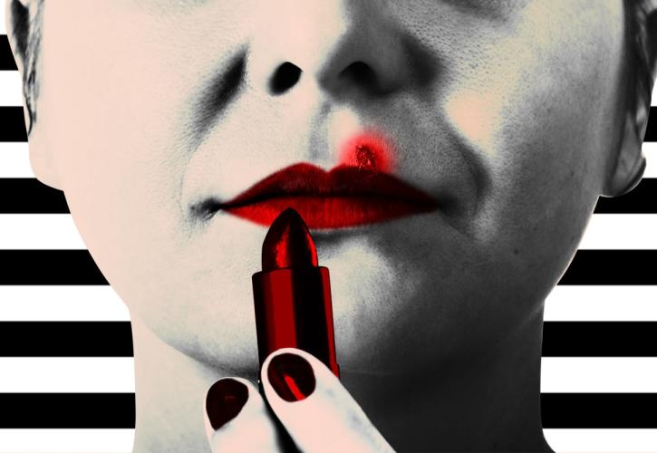 Ζητά αποζημίωση από τα Sephora επειδή κόλλησε έρπη από κραγιόν