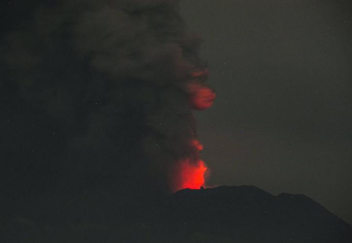 Βοήθεια ύψους 10,5 εκατ. ευρώ στους πληγέντες από την έκρηξη του ηφαιστείου Κούμπρε Βιέχα