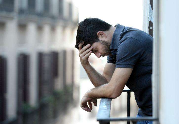 Επτά σημάδια που «φανερώνουν» συγκαλυμμένη κατάθλιψη