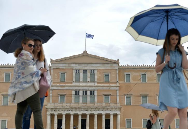 Καιρός: Ζέστη και βροχές, πριν από τον μεγάλο καύσωνα