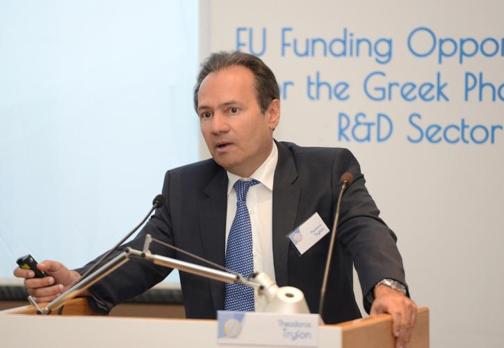 ΠΕΦ στο Bloomberg: Αυτοκτονία να μη χορηγούμε ελληνικά φάρμακα