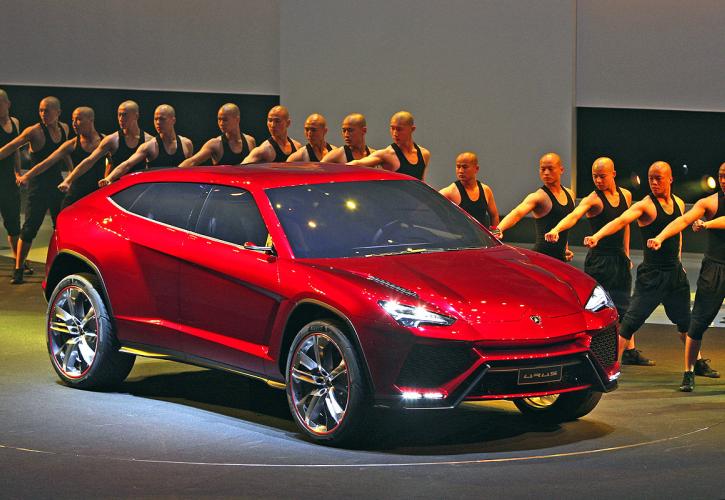 Οι Άραβες στέλνουν τη Lamborghini Urus στην έρημο (pics & vid)