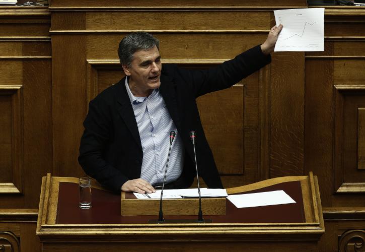 Αύξηση των εισοδημάτων της «μεσαίας τάξης» διαπιστώνει ο Ευκλείδης Τσακαλώτος
