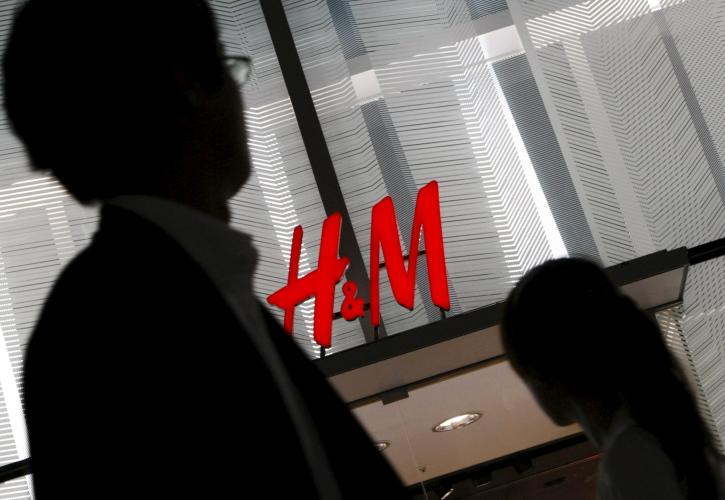 Λουκέτο σε καταστήματα βάζει η H&M