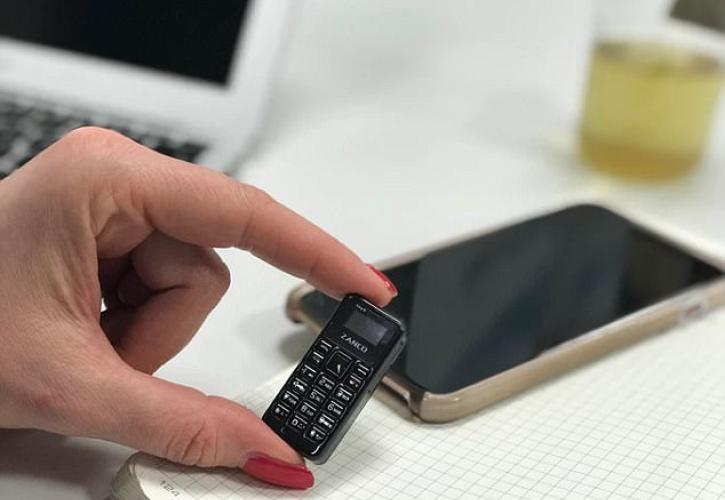 Κινητό σε μέγεθος αντίχειρα θα κυκλοφορήσει το Μάιο