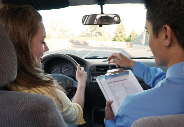 Διπλώματα οδήγησης: Ολιγωρία καταγγέλλουν οι εκπαιδευτές