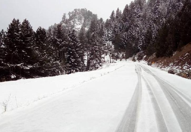 Χιονίζει και πάλι στον Βόλο και στο Πήλιο, ανοιχτοί οι δρόμοι αλλά με αλυσίδες -Πολικό ψύχος στα βόρεια