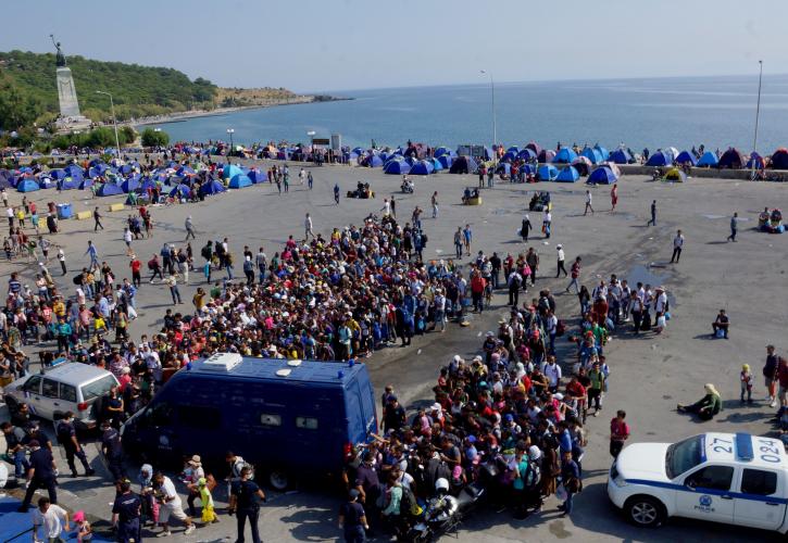 Αποσυμφόρηση των νησιών από τους πρόσφυγες ζητά η ΚΕΔΕ