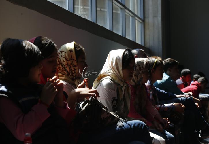 Spiegel: Η Γερμανία θα στέλνει πρόσφυγες στην Ελλάδα