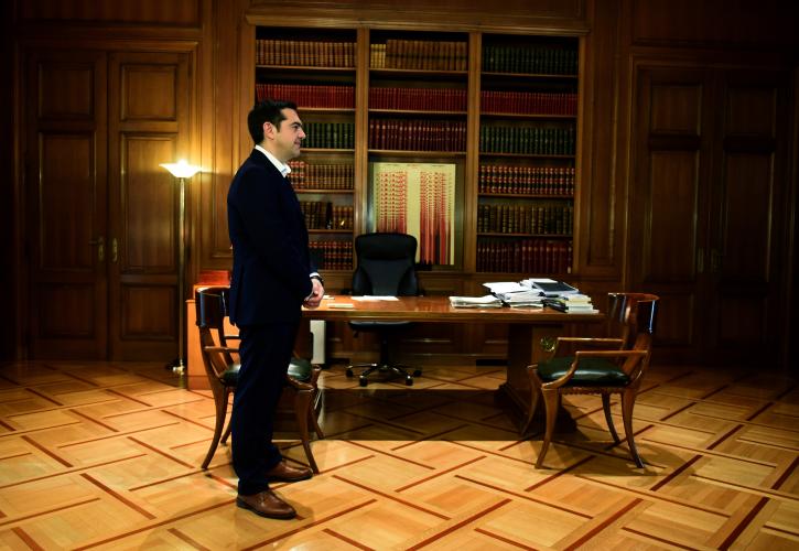 Χωρίς στήριξη από τους πολιτικούς αρχηγούς για το Σκοπιανό ο Τσίπρας