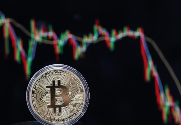 Bitcoin: Πώς από τα 20.000 βούλιαξε στα 10.000 δολάρια