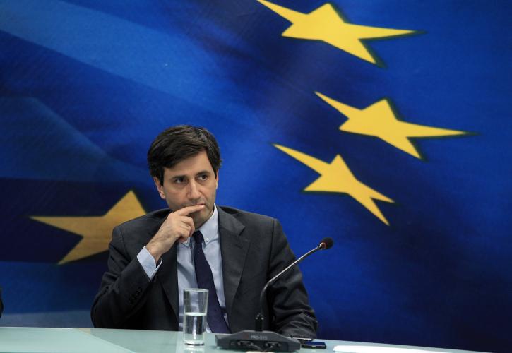 Συναντήσεις Χουλιαράκη στο Παρίσι με εκπροσώπους των δανειστών