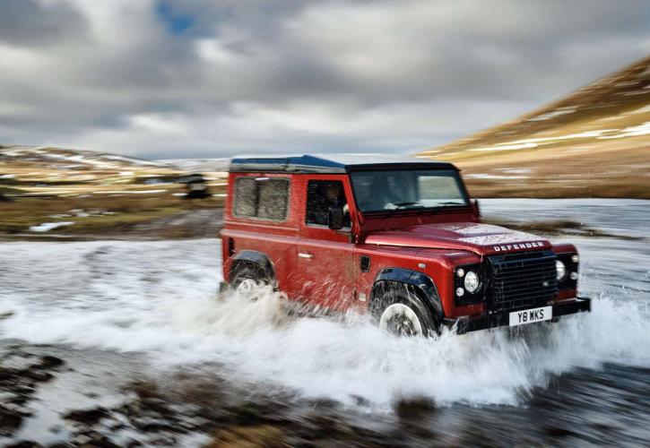 Αναστήθηκε το Land Rover Defender (pics & vid)