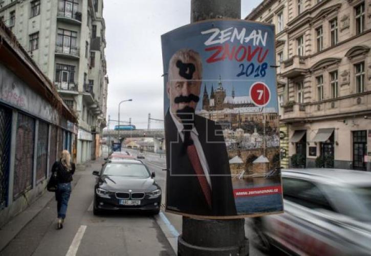Στις κάλπες προσέρχονται οι Τσέχοι