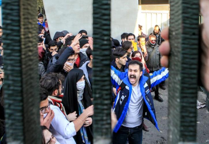 Ιράν: Σκληροπυρηνικοί βουλευτές ζητούν την αυστηρή τιμωρία των "ταραχοποιών" την ώρα που συνεχίζονται οι διαδηλώσεις