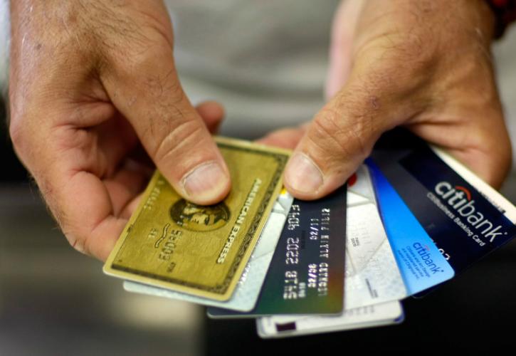 Ρεκόρ για το χρέος των πιστωτικών καρτών στις ΗΠΑ - Στα 930,6 δισ. δολάρια