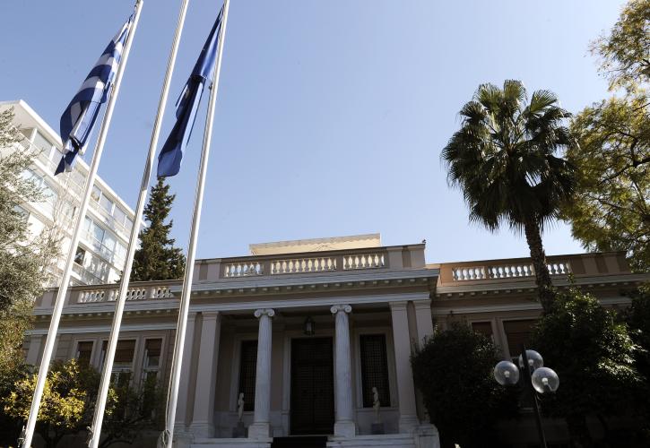 Σε κλοιό πιέσεων για τις απεργίες η κυβέρνηση