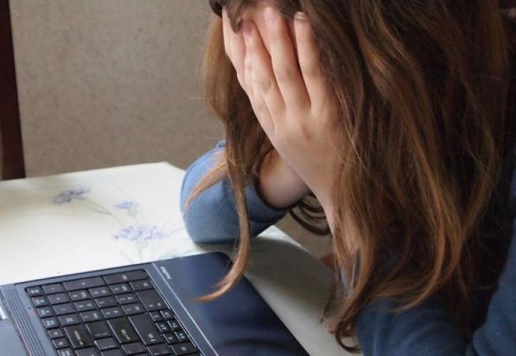 Λιγότερες ώρες μπροστά σε οθόνη αυξάνουν την ευτυχία των εφήβων