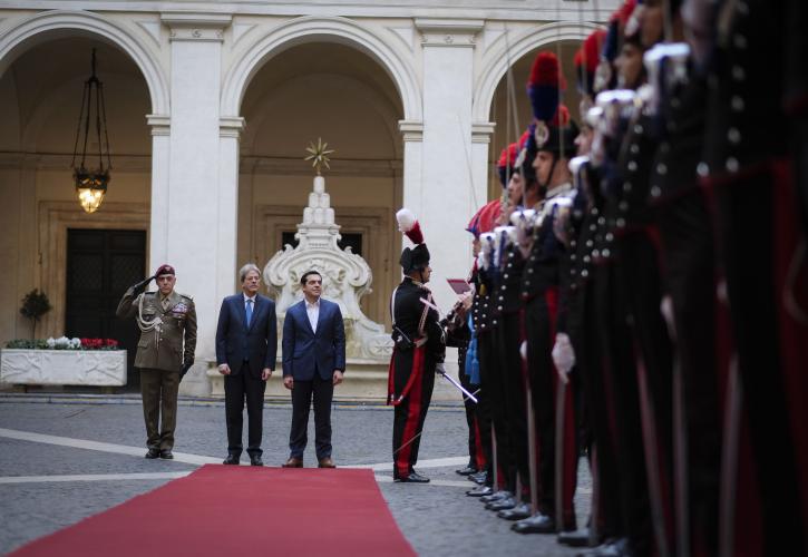 Δημοφιλέστερος πολιτικός στην Ιταλία ο Τζεντιλόνι