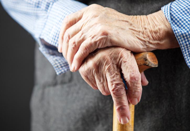Αυτές είναι οι νέες συντάξεις χηρείας για συζύγους και τέκνα (πίνακας)