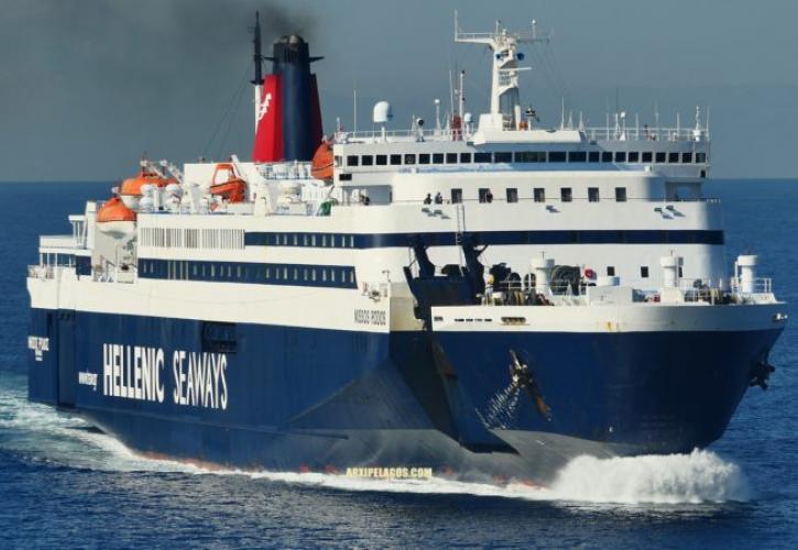 Το επιβατηγό οχηματαγωγό πλοίο «Νήσος Ρόδος» προσέκρουσε στο λιμάνι του Ηρακλείου