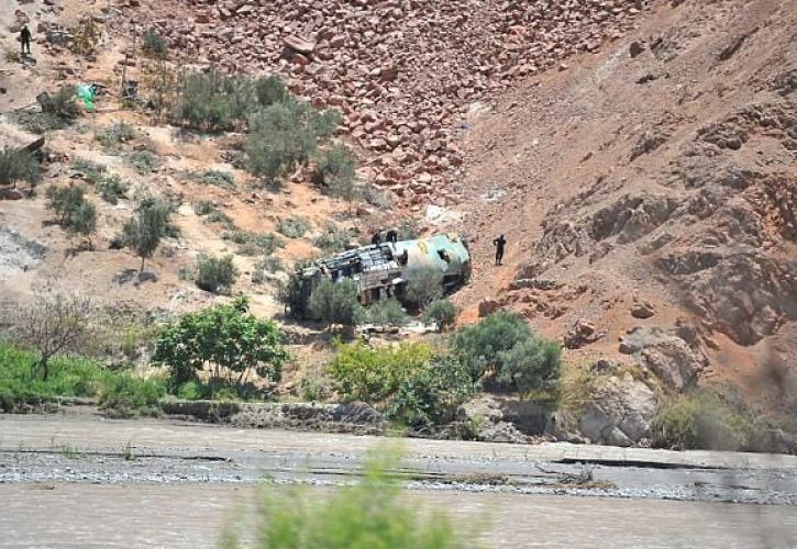 Πακιστάν: Τουλάχιστον 41 νεκροί σε τροχαίο δυστύχημα με λεωφορείο