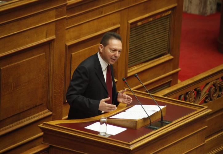 Στουρνάρας: Ψευδείς οι μαρτυρίες - Στοχοποιείται η σύζυγός μου