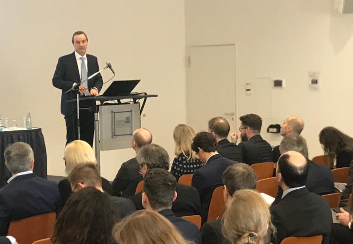 Στράουτς: Η Ελλάδα μπορεί να είναι το επόμενο success story του ESM