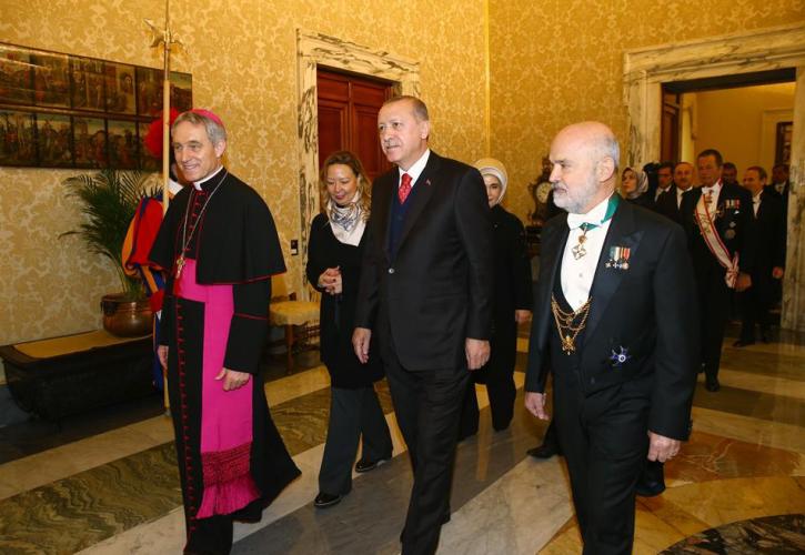 Σε πολύ καλό κλίμα η συνάντηση Ερντογάν-Πάπα Φραγκίσκου (pics)