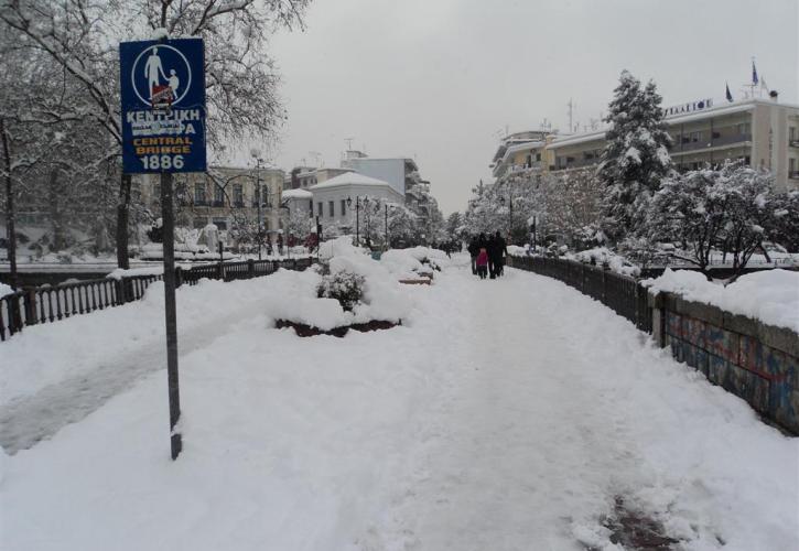 Τρίκαλα: Στους 20 πόντους το χιόνι στα ορεινά