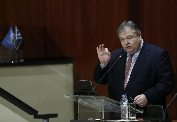 Βενιζέλος για πΓΔΜ: Λύση με γεωγραφικό προσδιορισμό στα σλαβικά