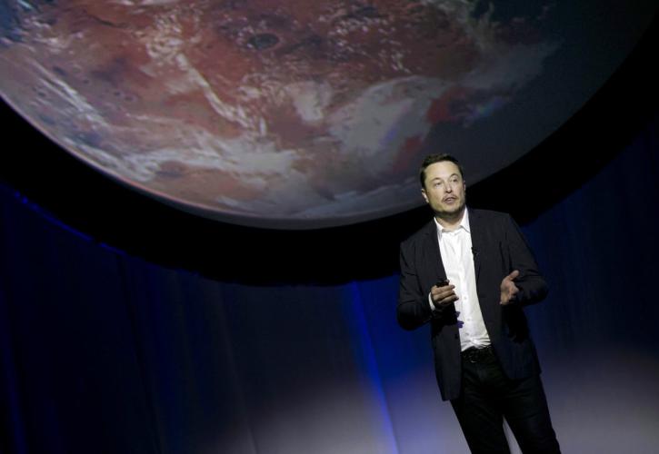 Ο Έλον Μασκ διέγραψε τη σελίδα της SpaceX στο Facebook