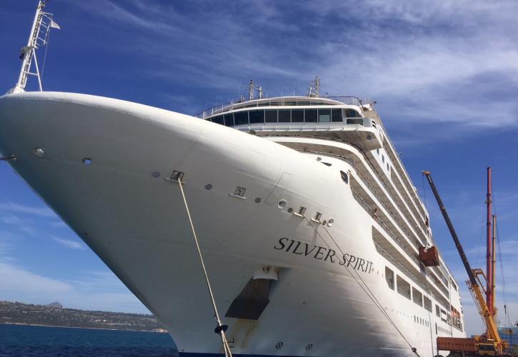 Ένα κρουαζιερόπλοιο... γδύθηκε για καλό σκοπό (pics)