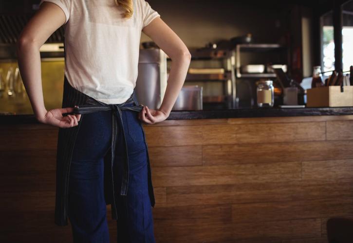 Σερβιτόρα πήρε υποτροφία με τον πιο απροσδόκητο τρόπο