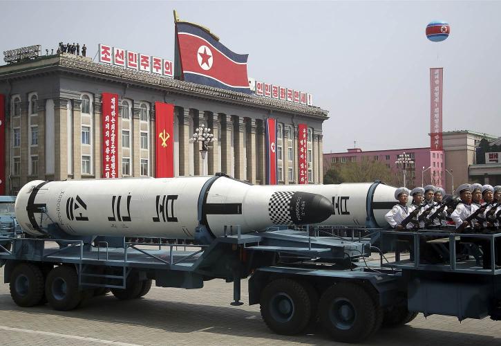 Η Βόρεια Κορέα παρουσίασε αριθμό ρεκόρ διηπειρωτικών βαλλιστικών πυραύλων