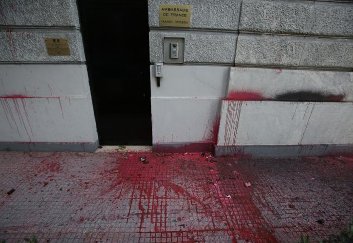 ΥΠΕΞ: Καταδικάζουμε την επίθεση κατά της γαλλικής πρεσβείας