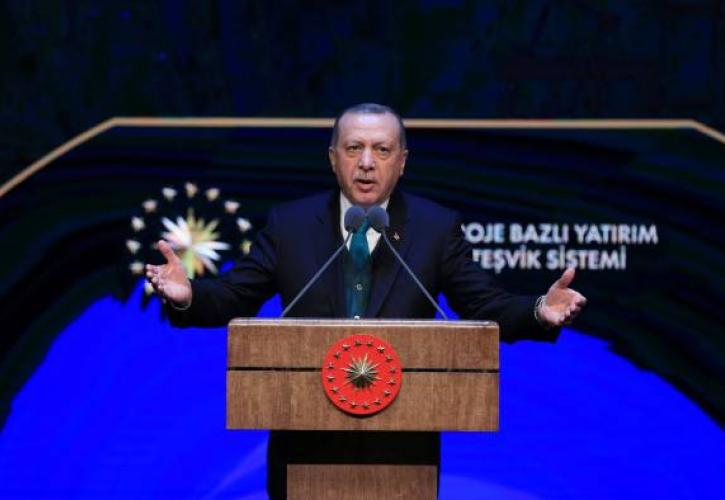 Ο Ερντογάν κυνηγά την ανάπτυξη αλλά η λίρα βυθίζεται